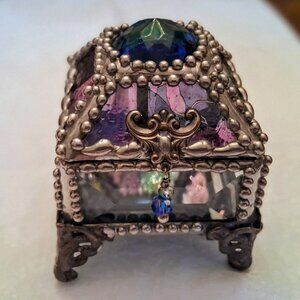 OLD WORLD CRAFTSMANSHIP NEW WORLD DESIGNS PERFECT BOX FOR ENGAGEMENT RING!